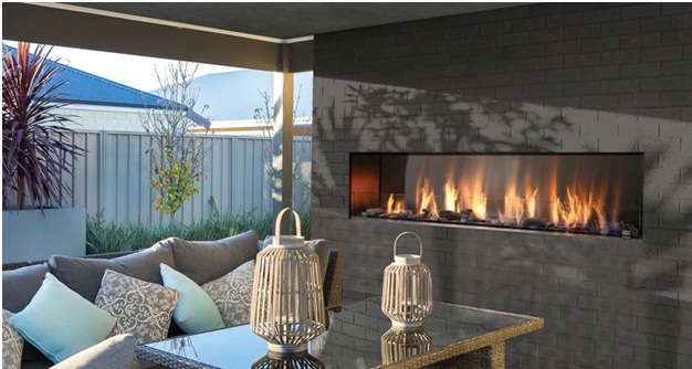 Modern linear gas fireplace